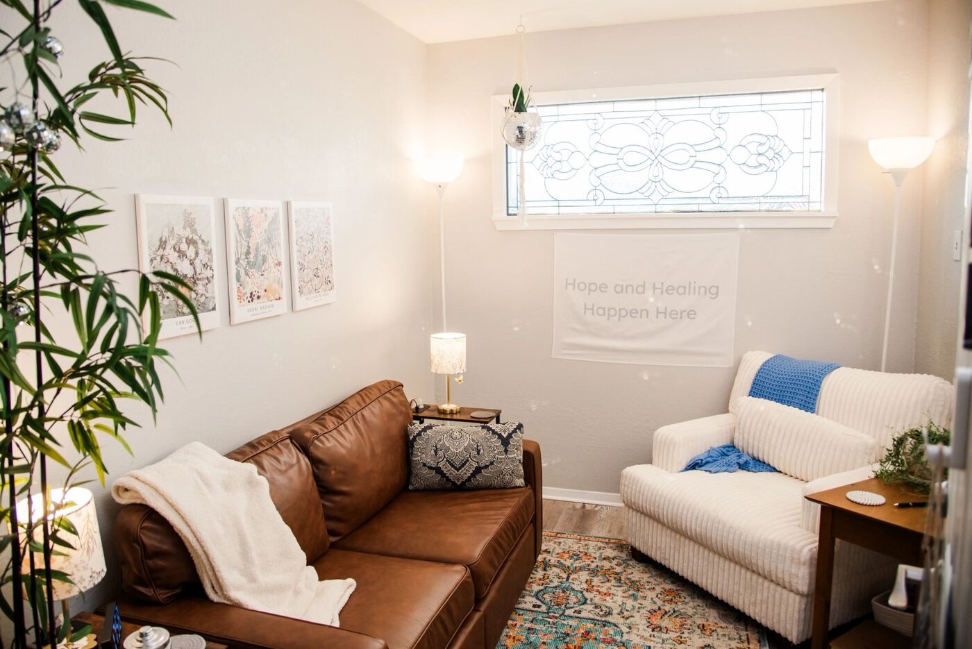 The warm, home-like waiting area at our Wylie office